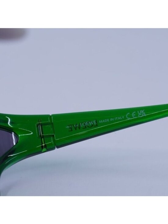Loewe LW40143U 98A Sunglasses Transparent Dark Green Shield Frame, Smoke Lenses main image 10